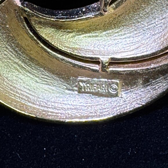 2 vtg Trifari Broochs Pins gold tone brushed textured Elegant Evening  - JW1475 - Picture 10 of 14